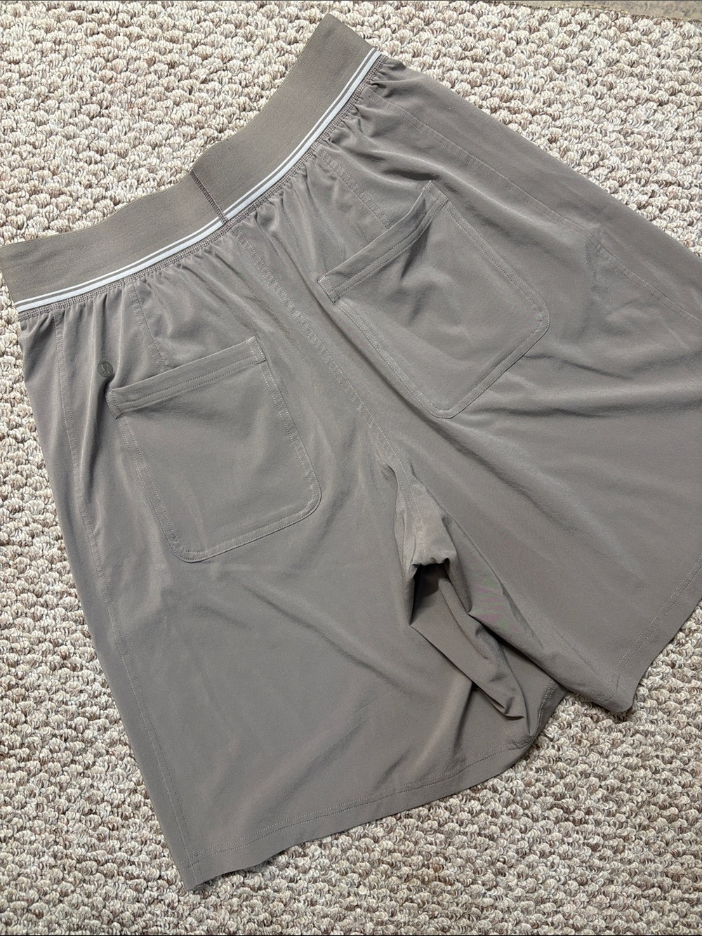 Swift Relaxed Short 9"
*Logo Waistband in Warm Ash Grey - Picture 4 of 6